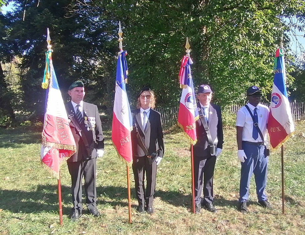 3 les porte drapeaux sont prets